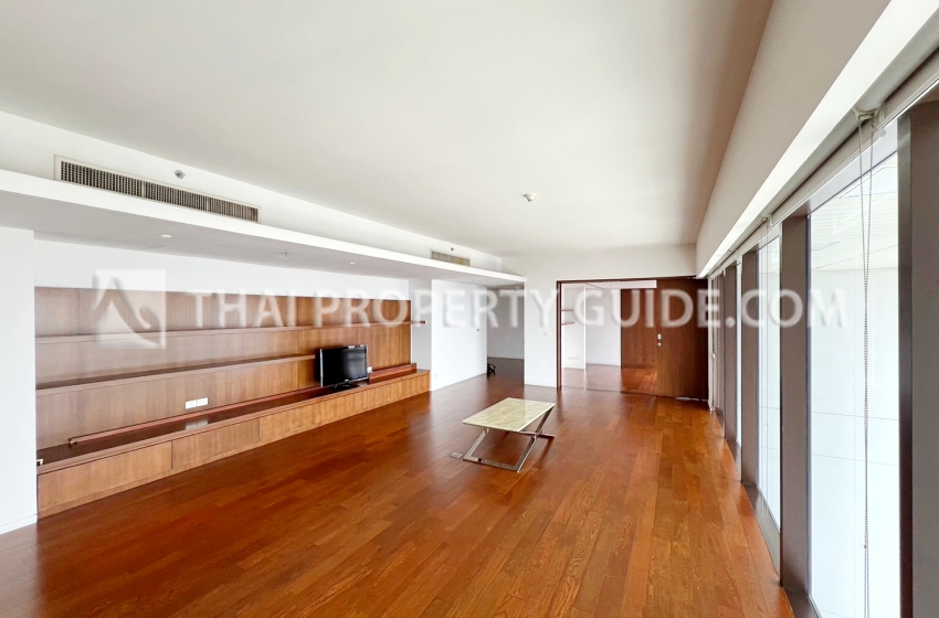 Condominium in Ploenchit : Hansar Rajdamri 